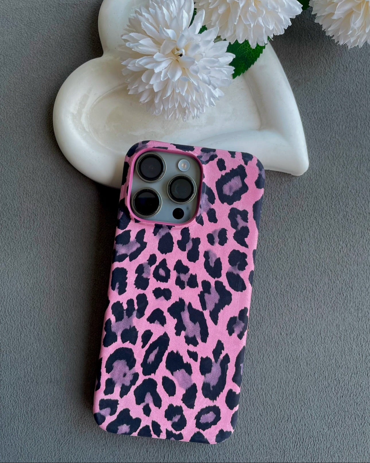 Pembe Leopar Desenli iPhone Kılıfı