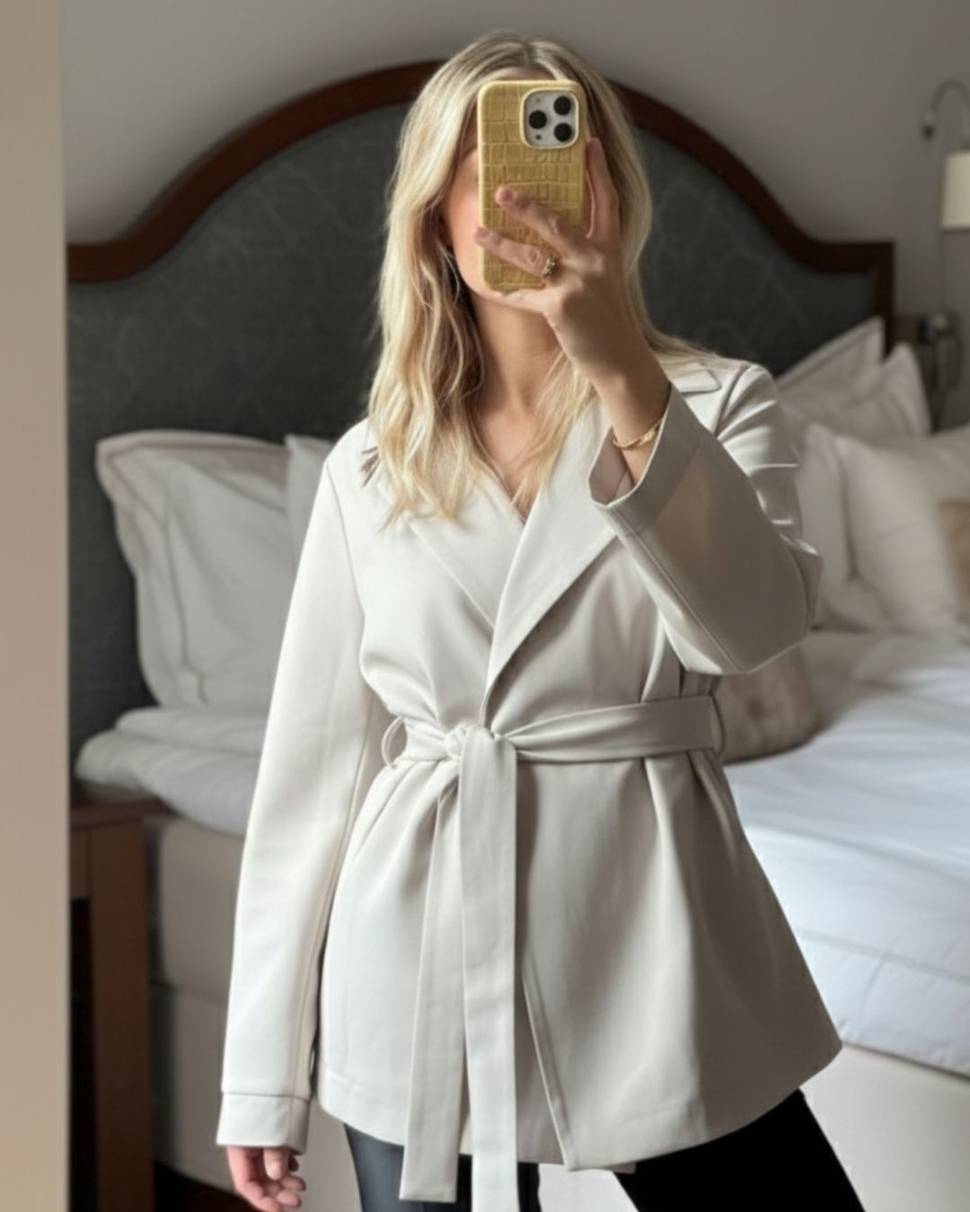 Krem Mat Croco Deri iPhone Kılıfı