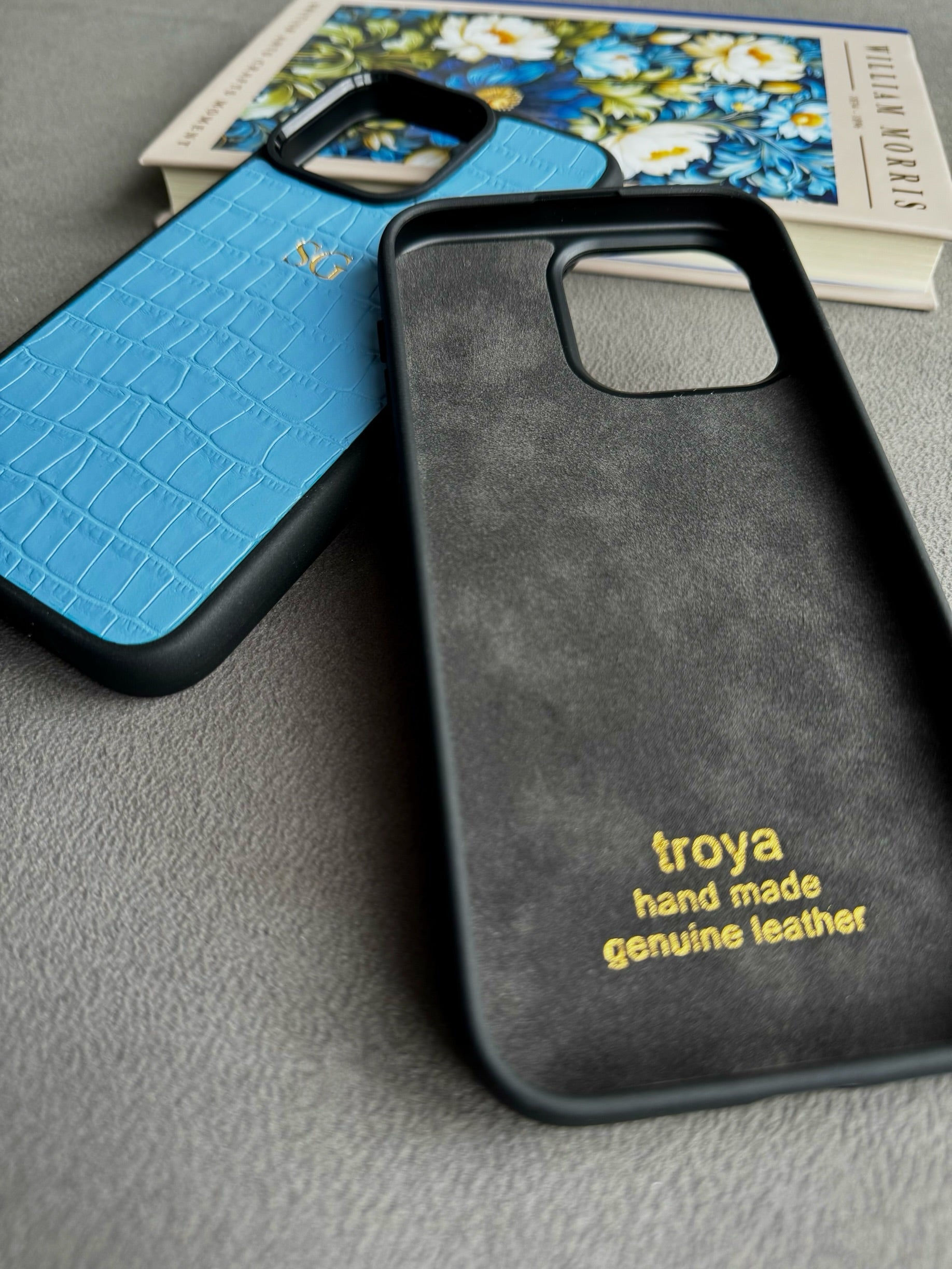 Bebek Mavi Mat Croco Deri iPhone Kılıfı