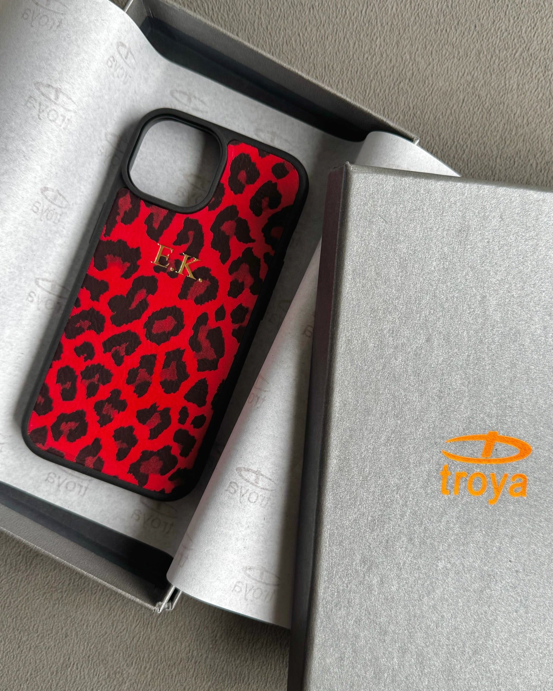Kırmızı Leopar Desenli iPhone Kılıfı - Havuz Model