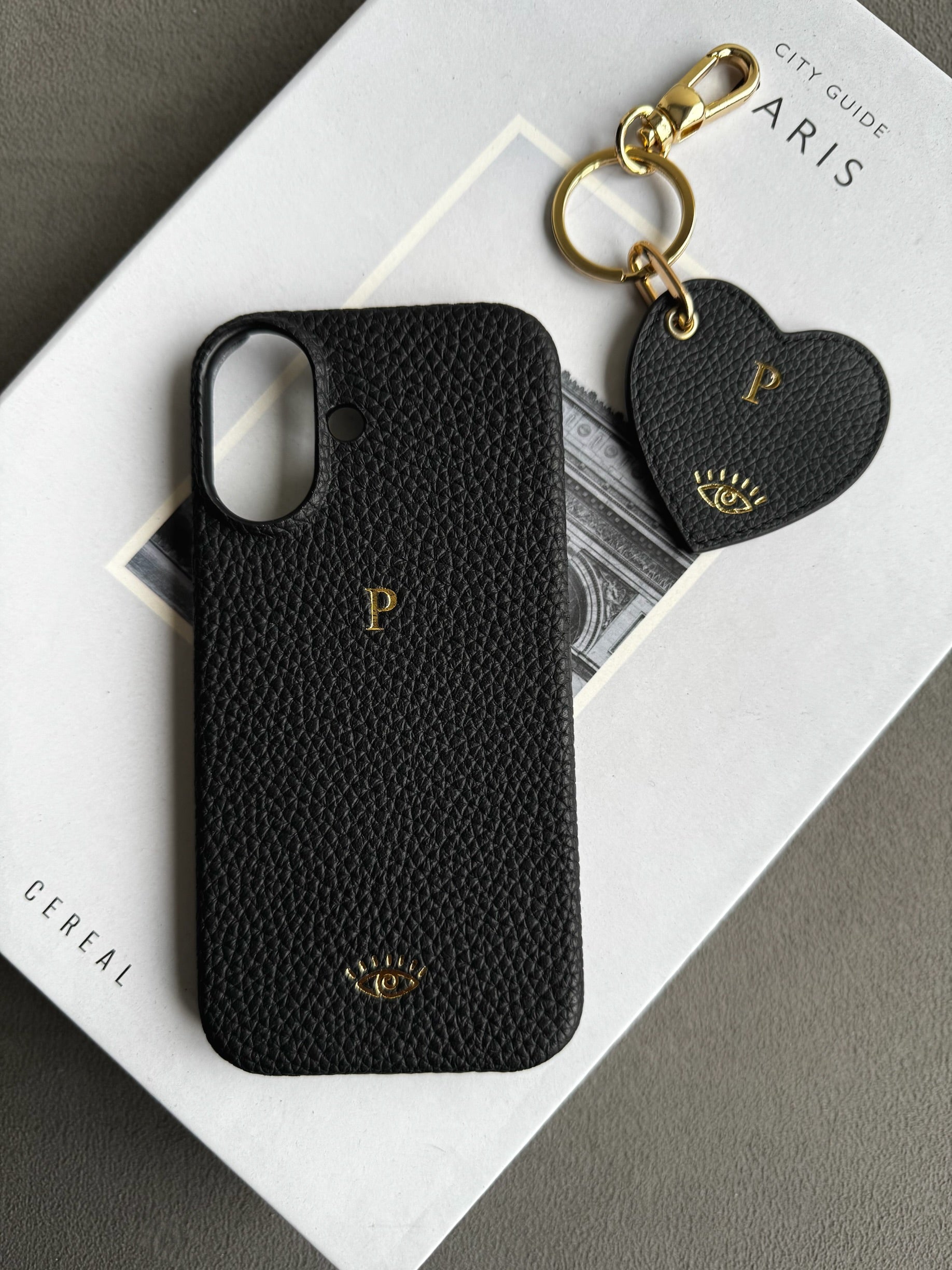 iPhone Kılıfı ve Kalp Anahtarlık Seti | Siyah Togo