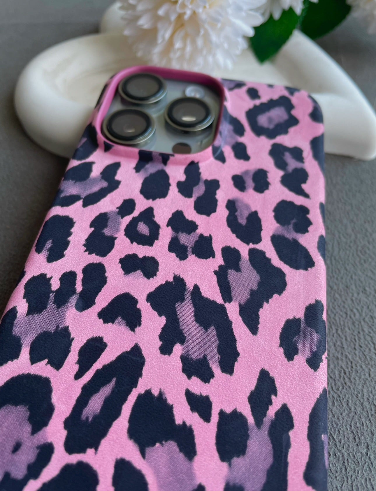 Pembe Leopar Desenli iPhone Kılıfı