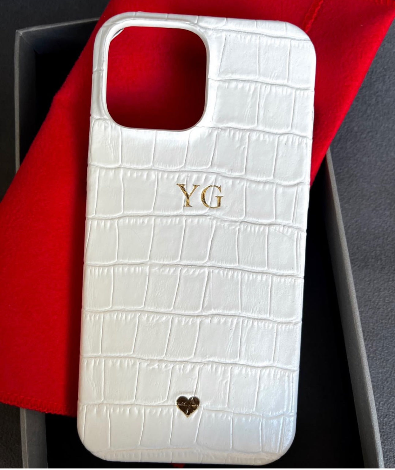 Emerald Serisi Beyaz Rugan Croco Deri iPhone Kılıfı