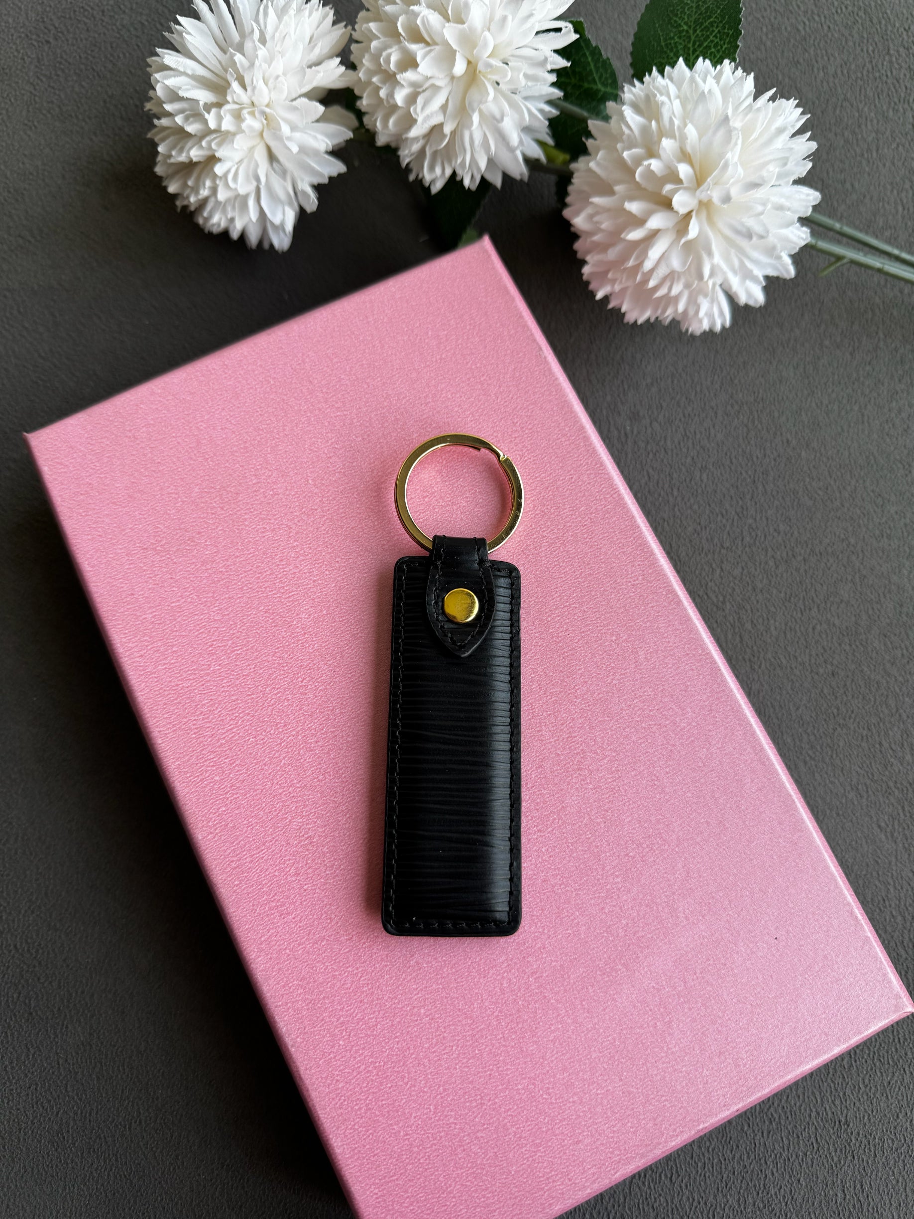 Siyah epi deri halka anahtarlık