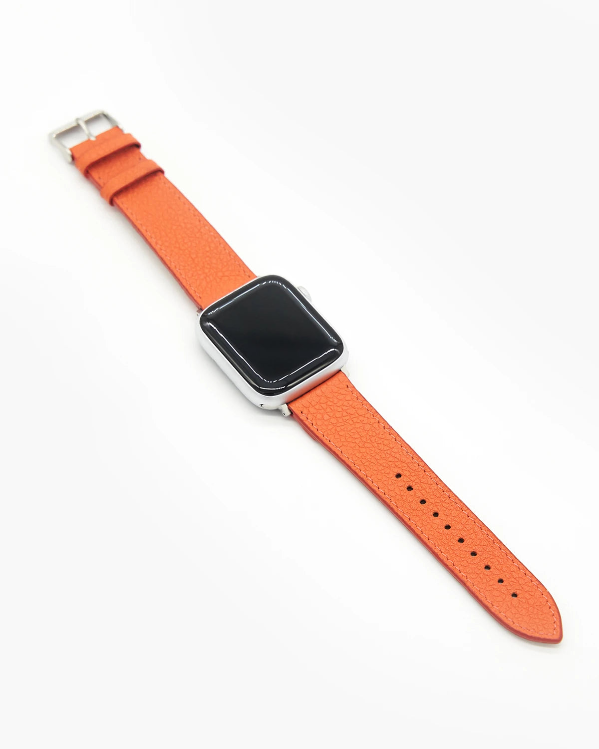Turuncu Togo deri kordonun Apple Watch üzerinde görünümü; saat dahil değildir