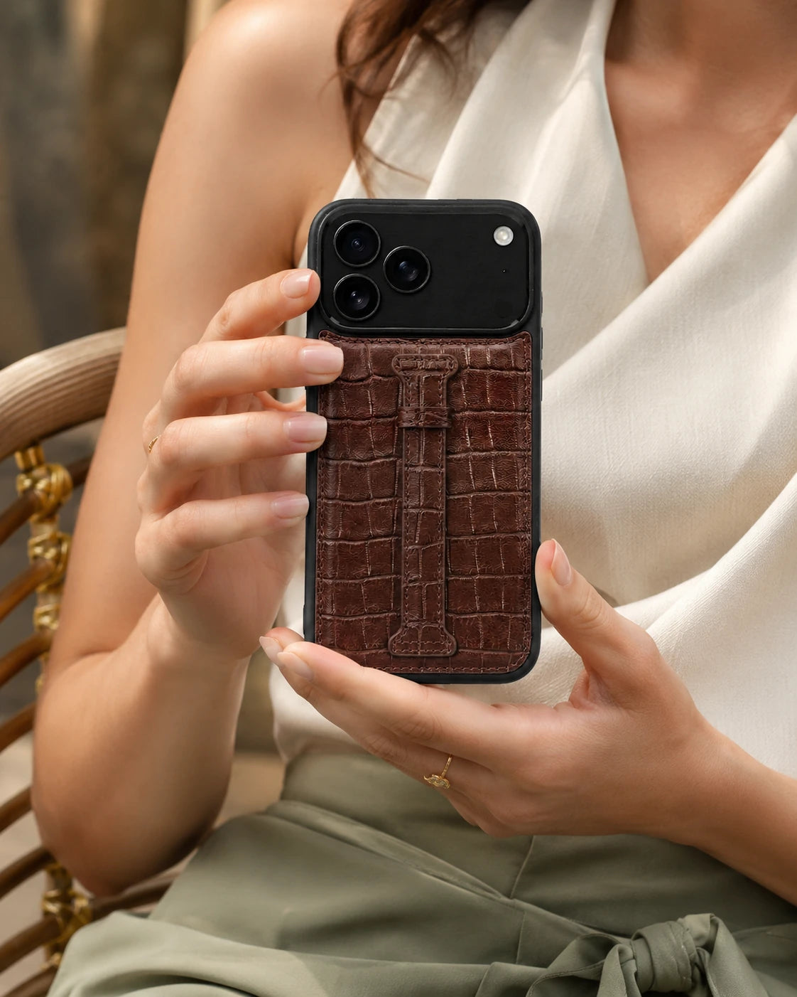 Kemerli iPhone Kılıfı | Kahve Mat Croco