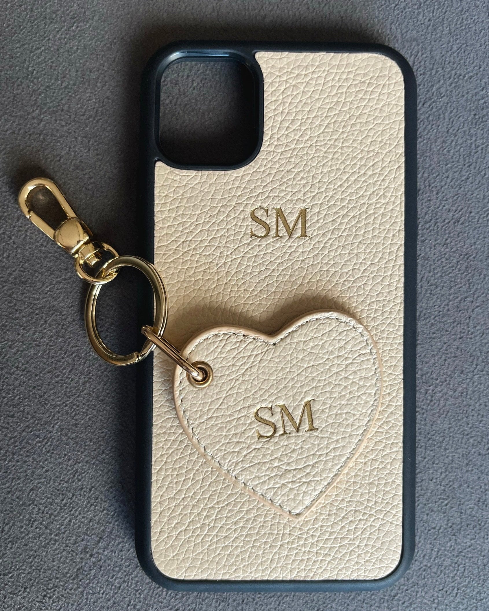 iPhone Kılıfı ve Kalpli Anahtarlık Seti | Bej Togo