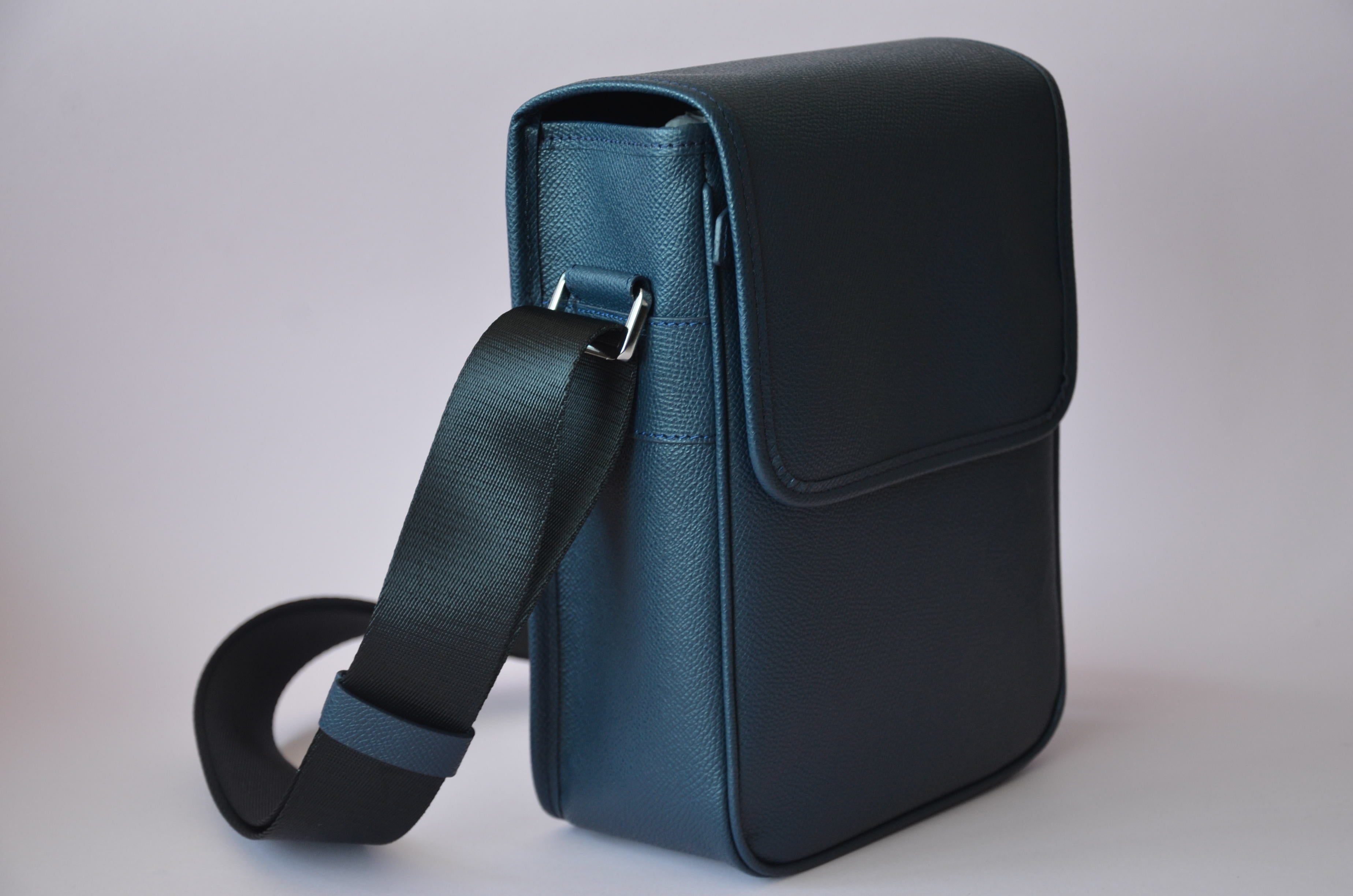 Deri Askılı Erkek Çantası-Lacivert