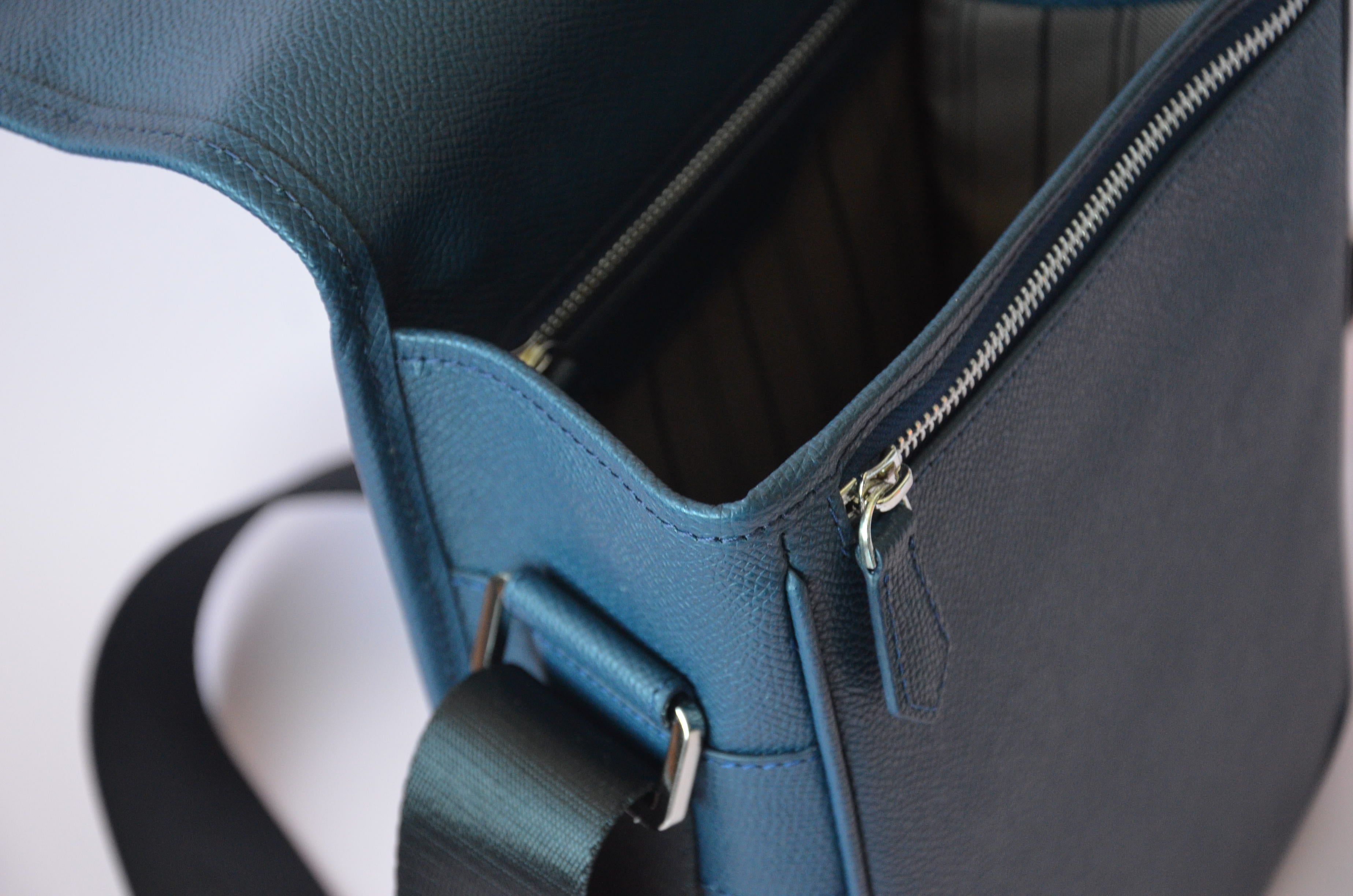 Deri Askılı Erkek Çantası-Lacivert