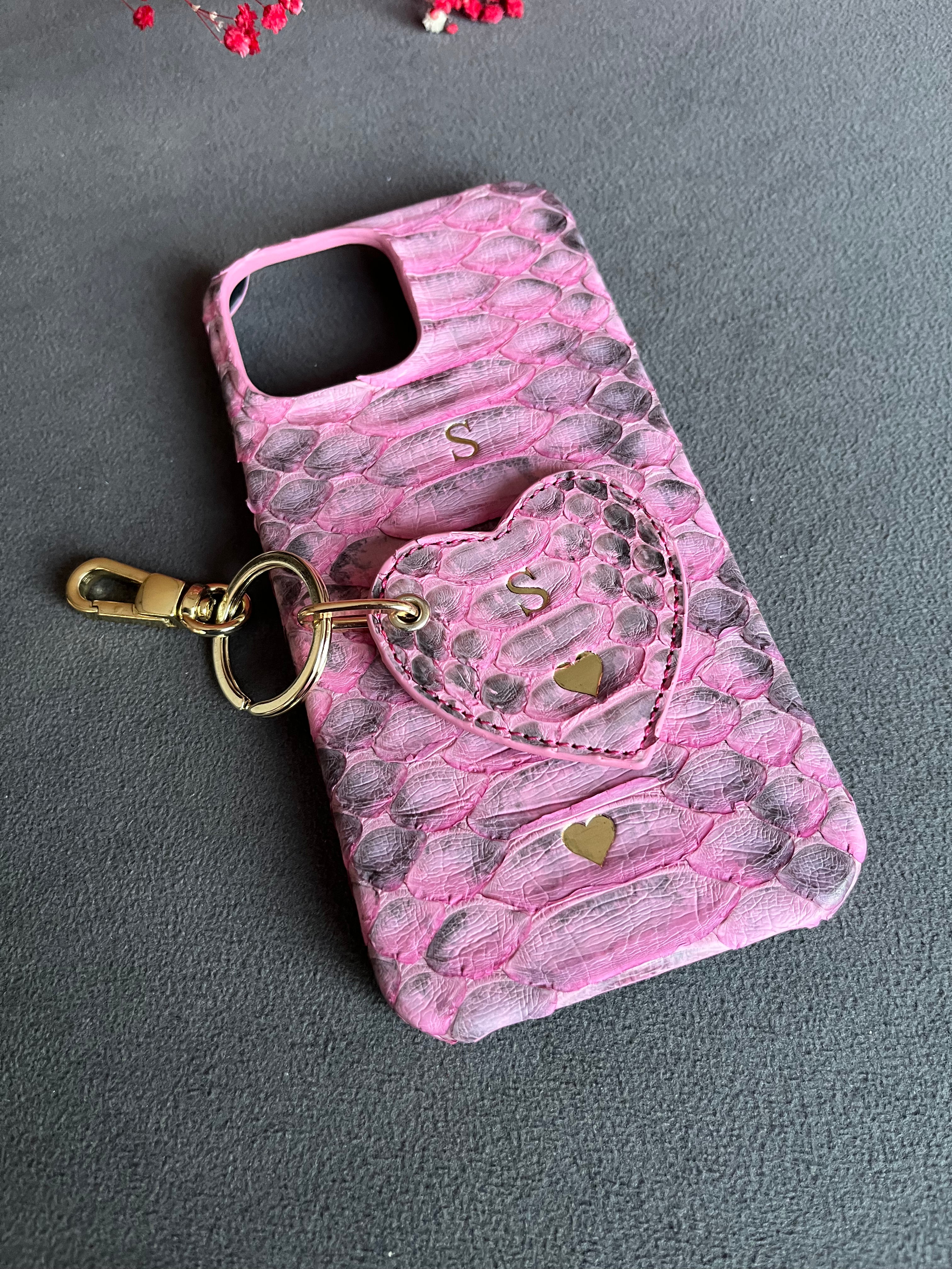iPhone Kılıfı ve Kalpli Anahtarlık Seti | Açık Pembe Gerçek Piton