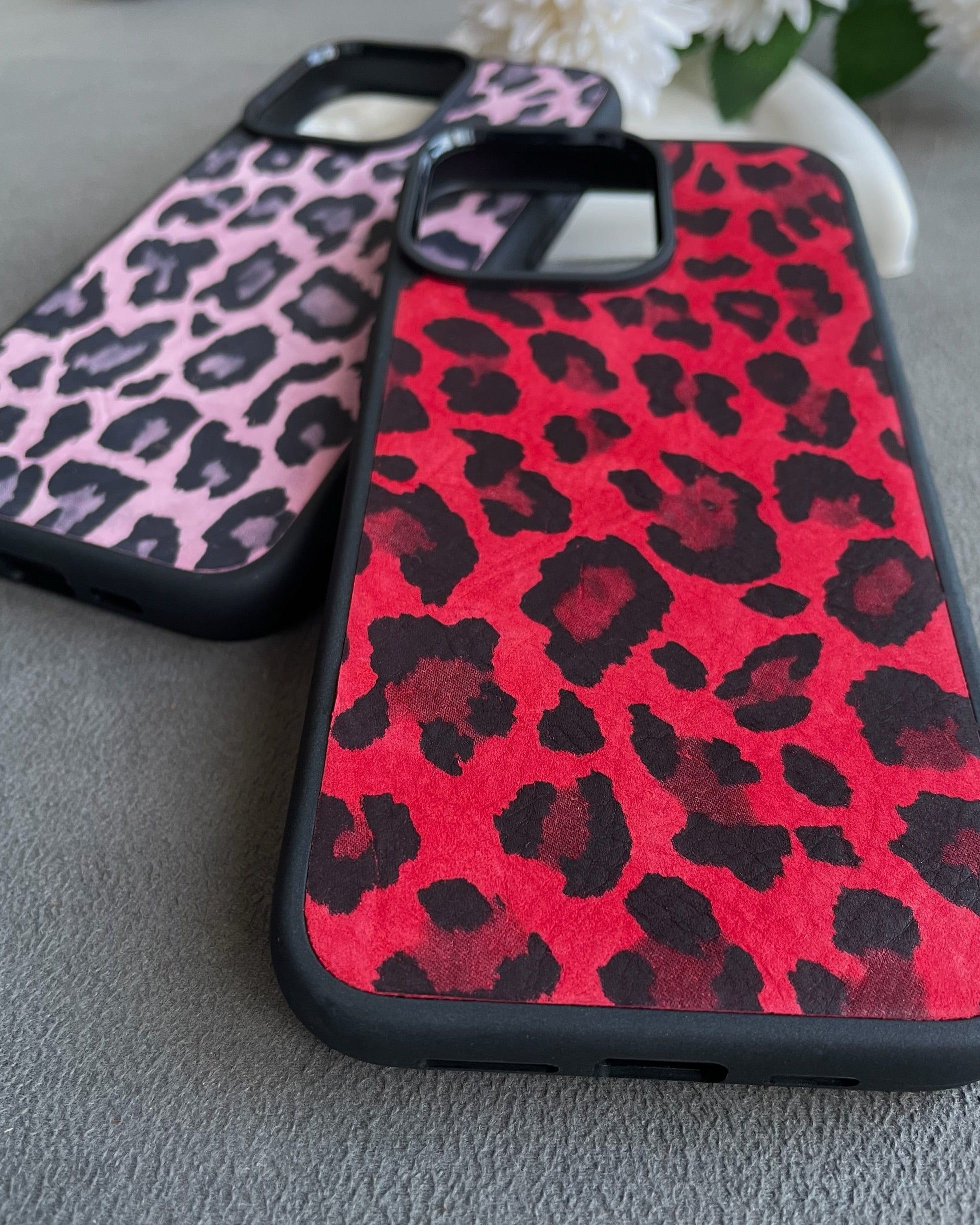 Pembe Leopar Desenli Deri iPhone Kılıfı - Havuz model