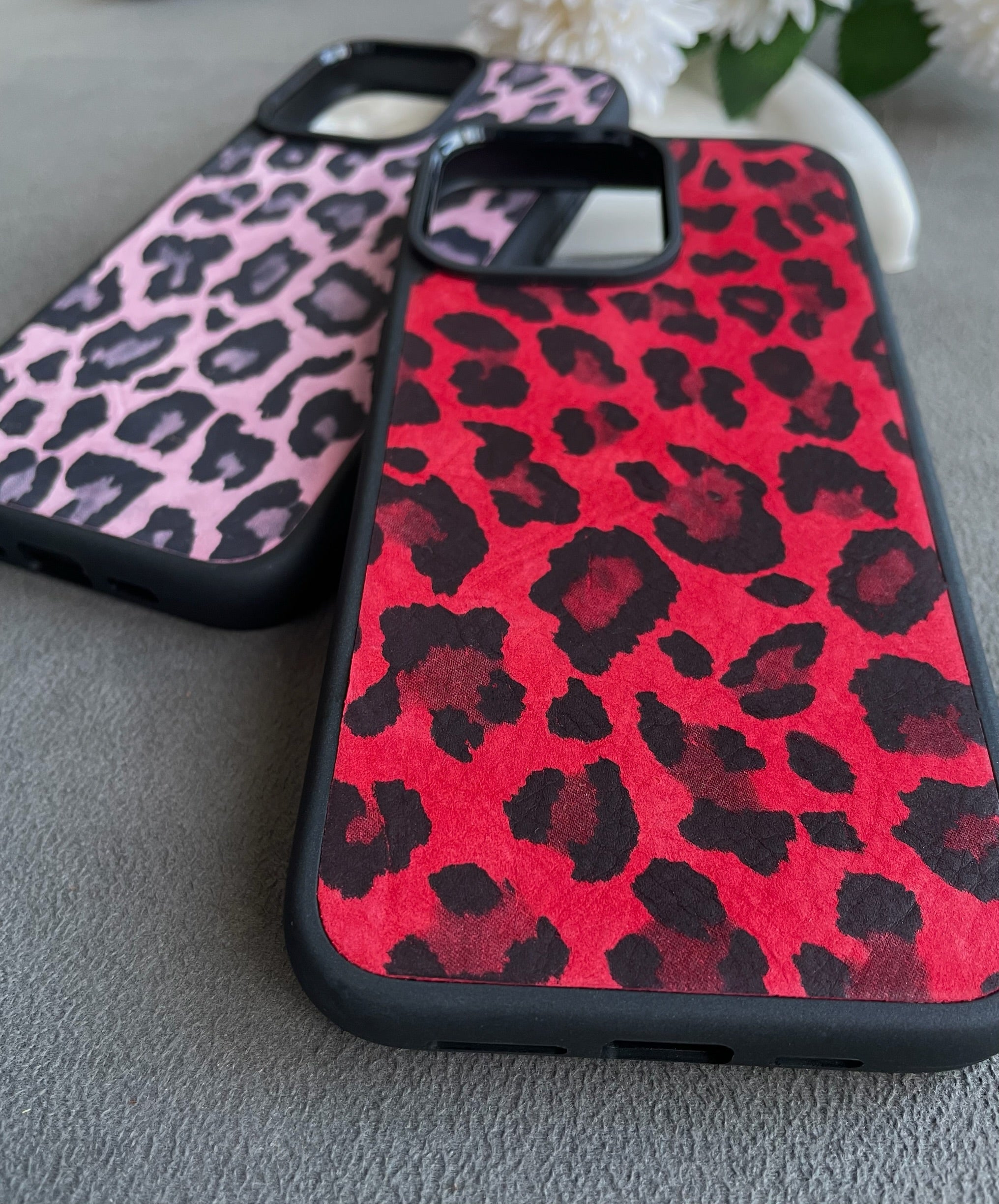 Pembe Leopar Desenli Deri iPhone Kılıfı - Havuz model