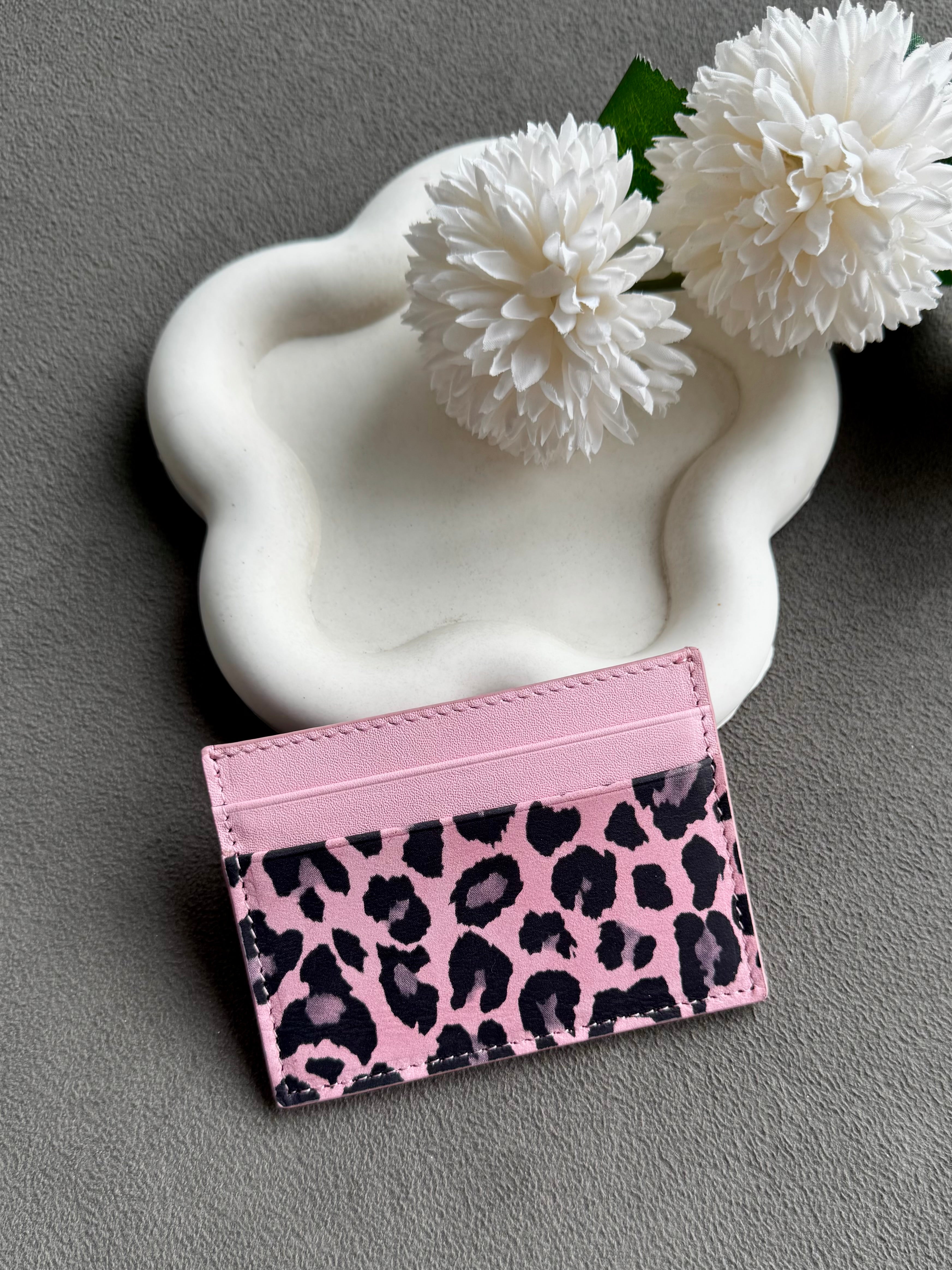 Pembe leopar kredi kartlık