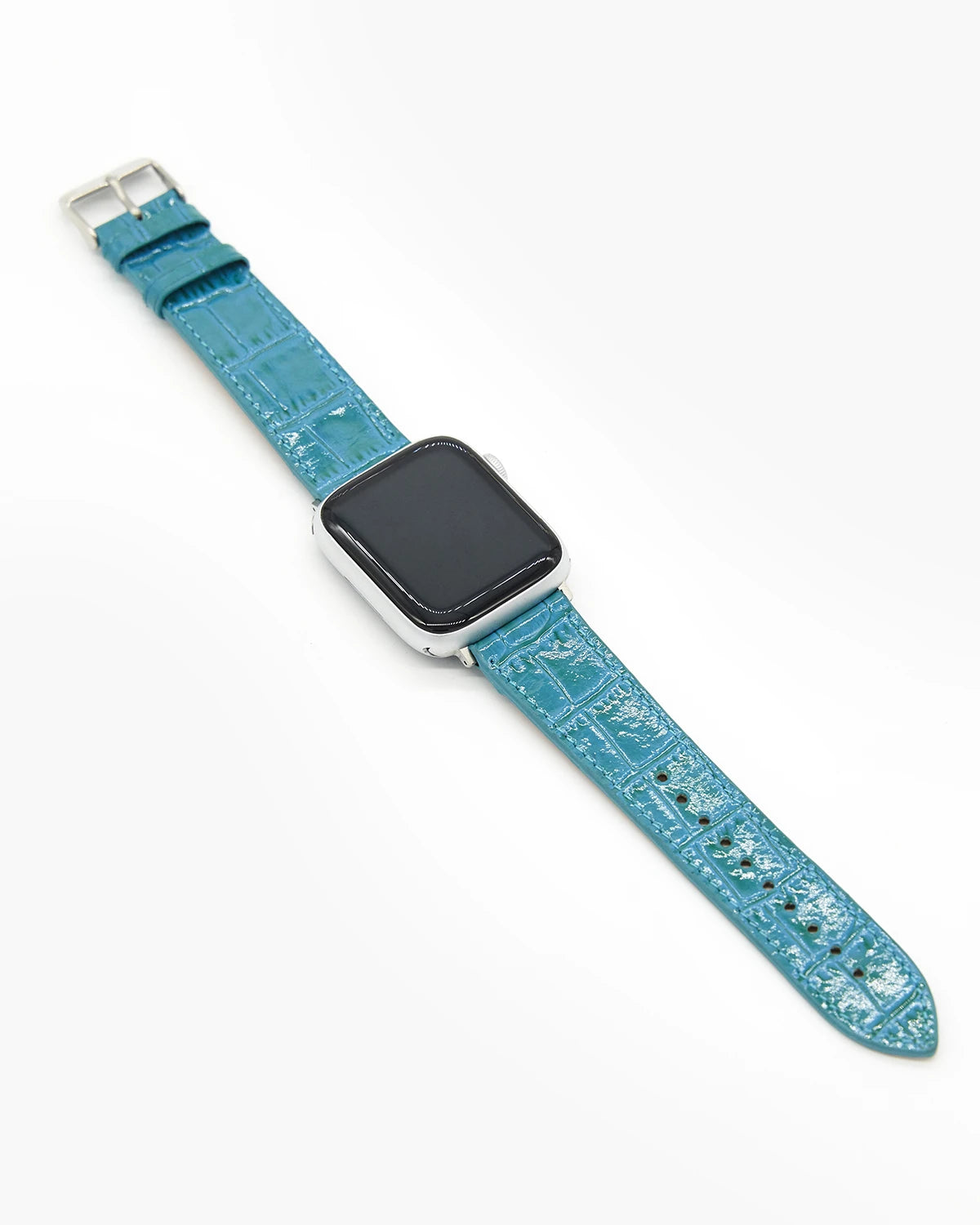 Turkuaz parlak Croco desenli deri kordonun Apple Watch üzerinde görünümü; saat dahil değildir
